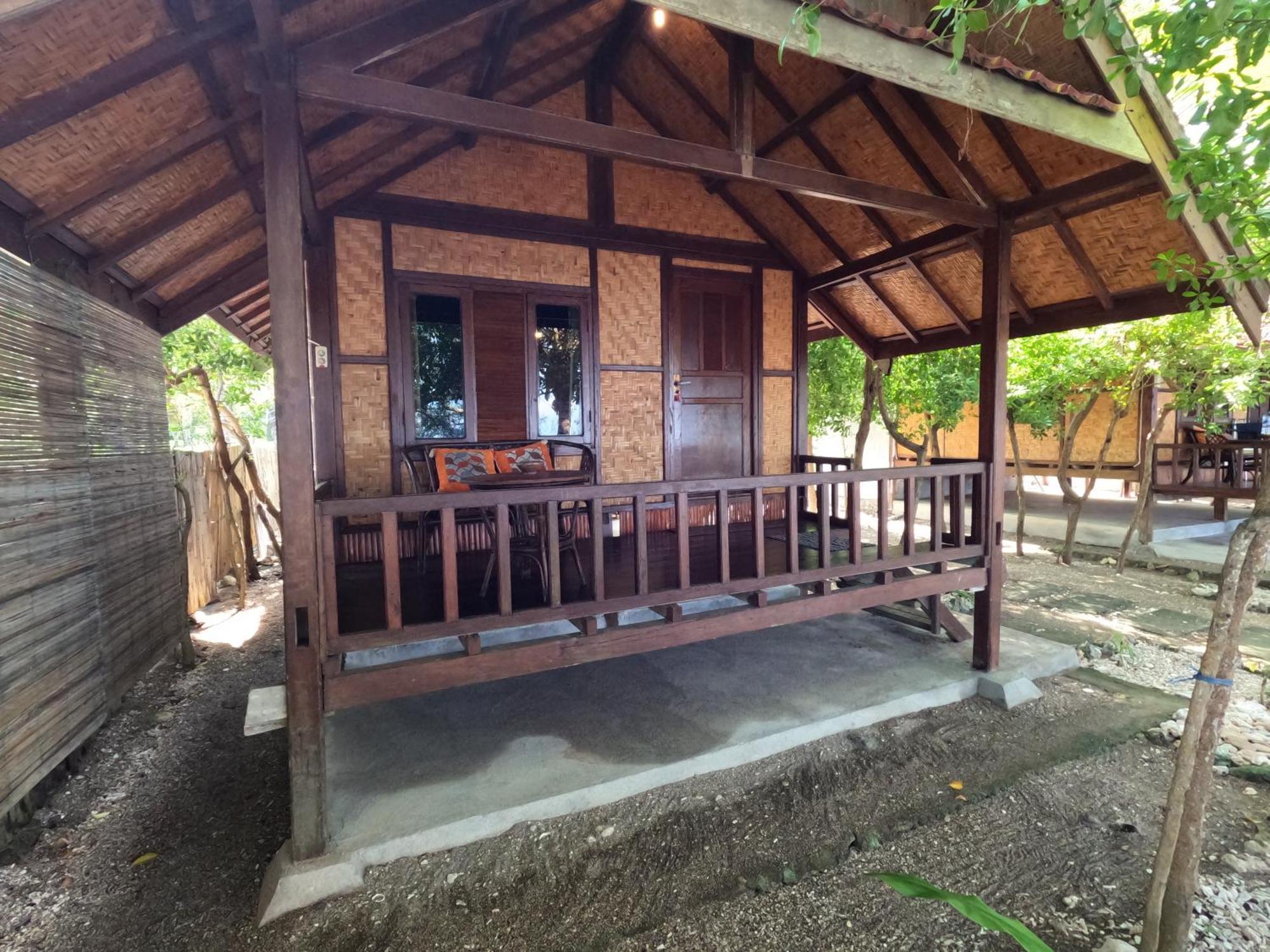 Maryan Moyo Bungalows & Resto Moyo Island Екстер'єр фото