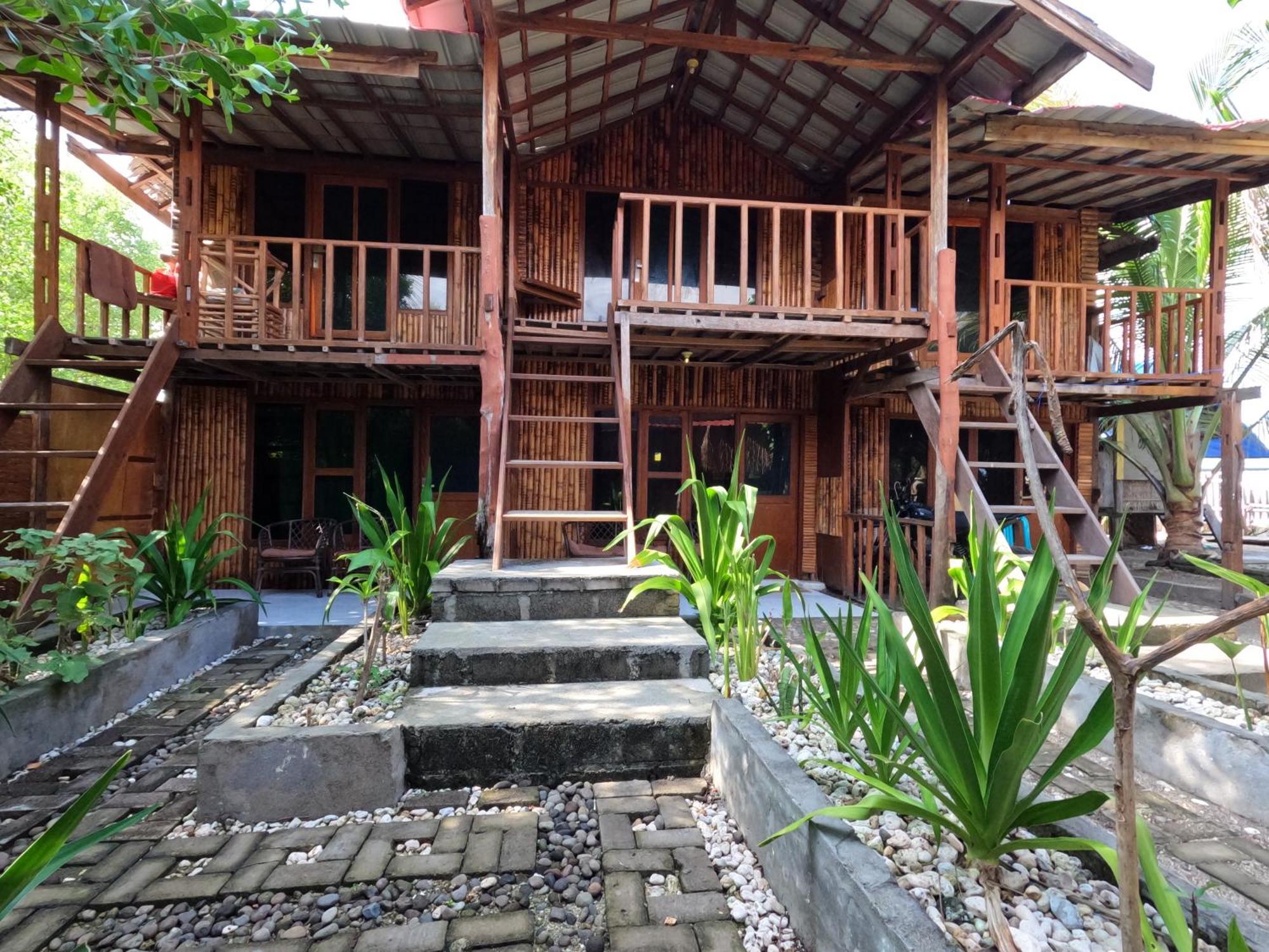 Maryan Moyo Bungalows & Resto Moyo Island Екстер'єр фото