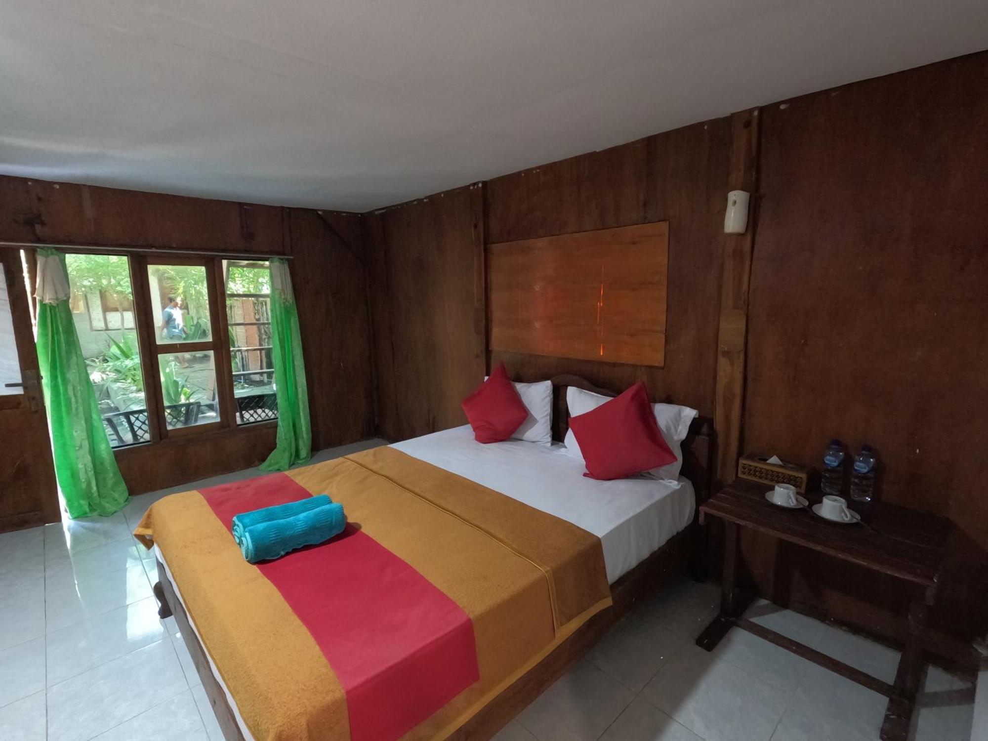 Maryan Moyo Bungalows & Resto Moyo Island Екстер'єр фото