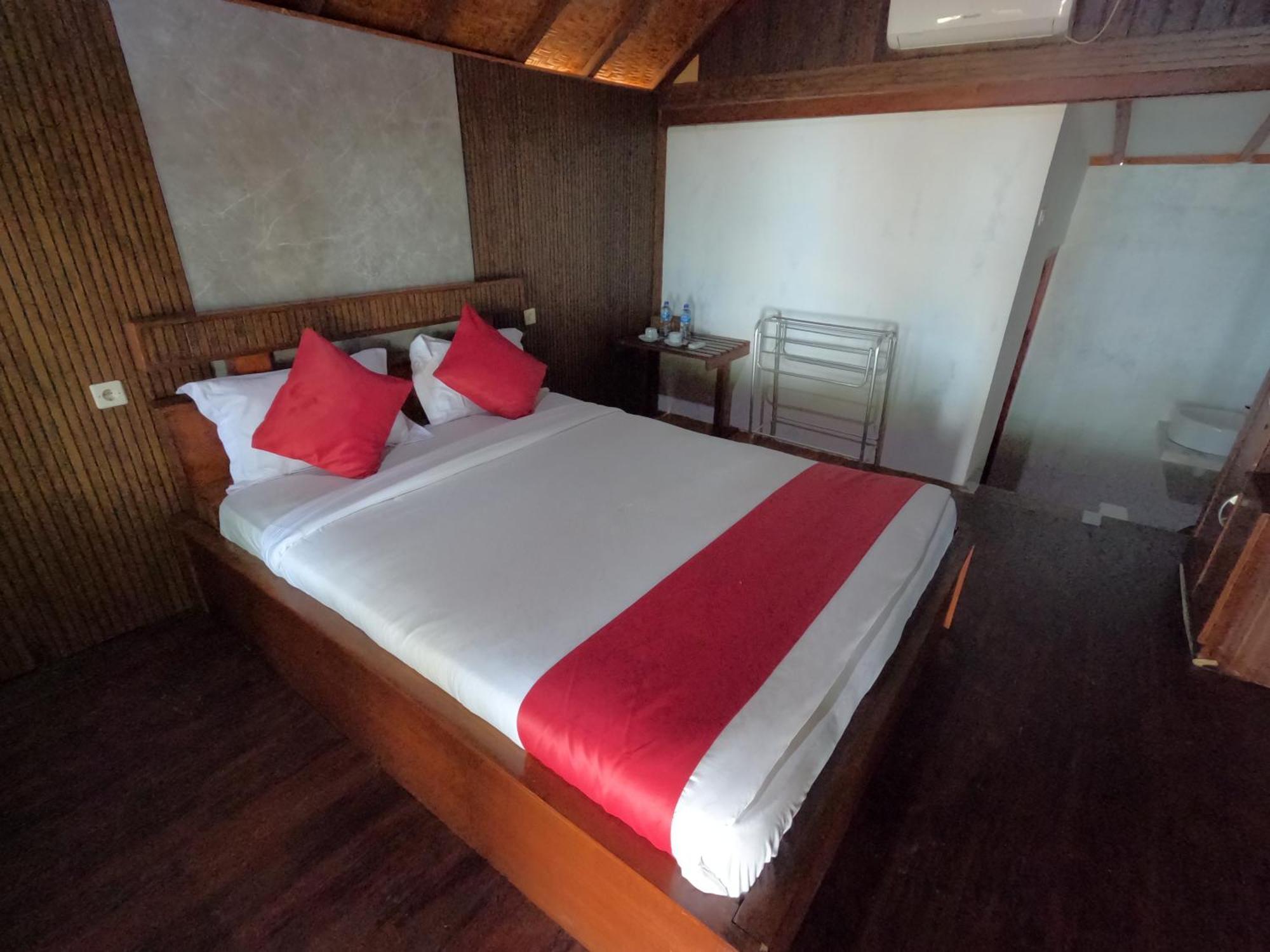 Maryan Moyo Bungalows & Resto Moyo Island Екстер'єр фото