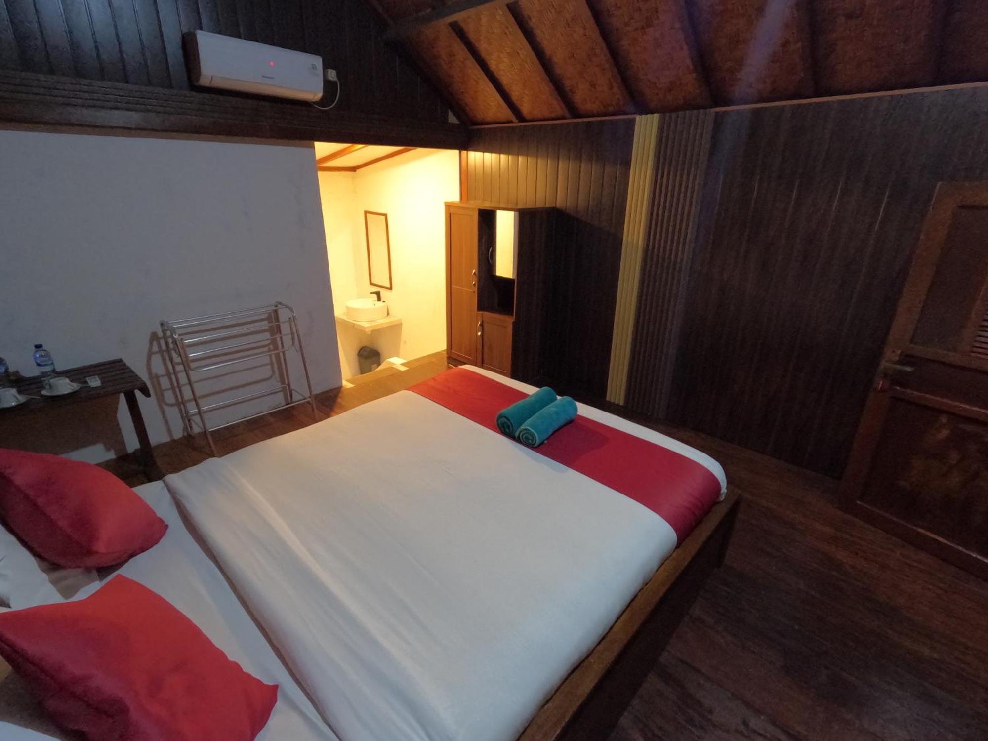 Maryan Moyo Bungalows & Resto Moyo Island Екстер'єр фото